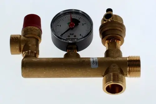 Bosch Verteiler-Sicherheits-Set mit Druckmanometer und verschiedenen Anschlüssen, hauptsächlich aus Messing, für die Regelung von Druck in Rohrleitungen.